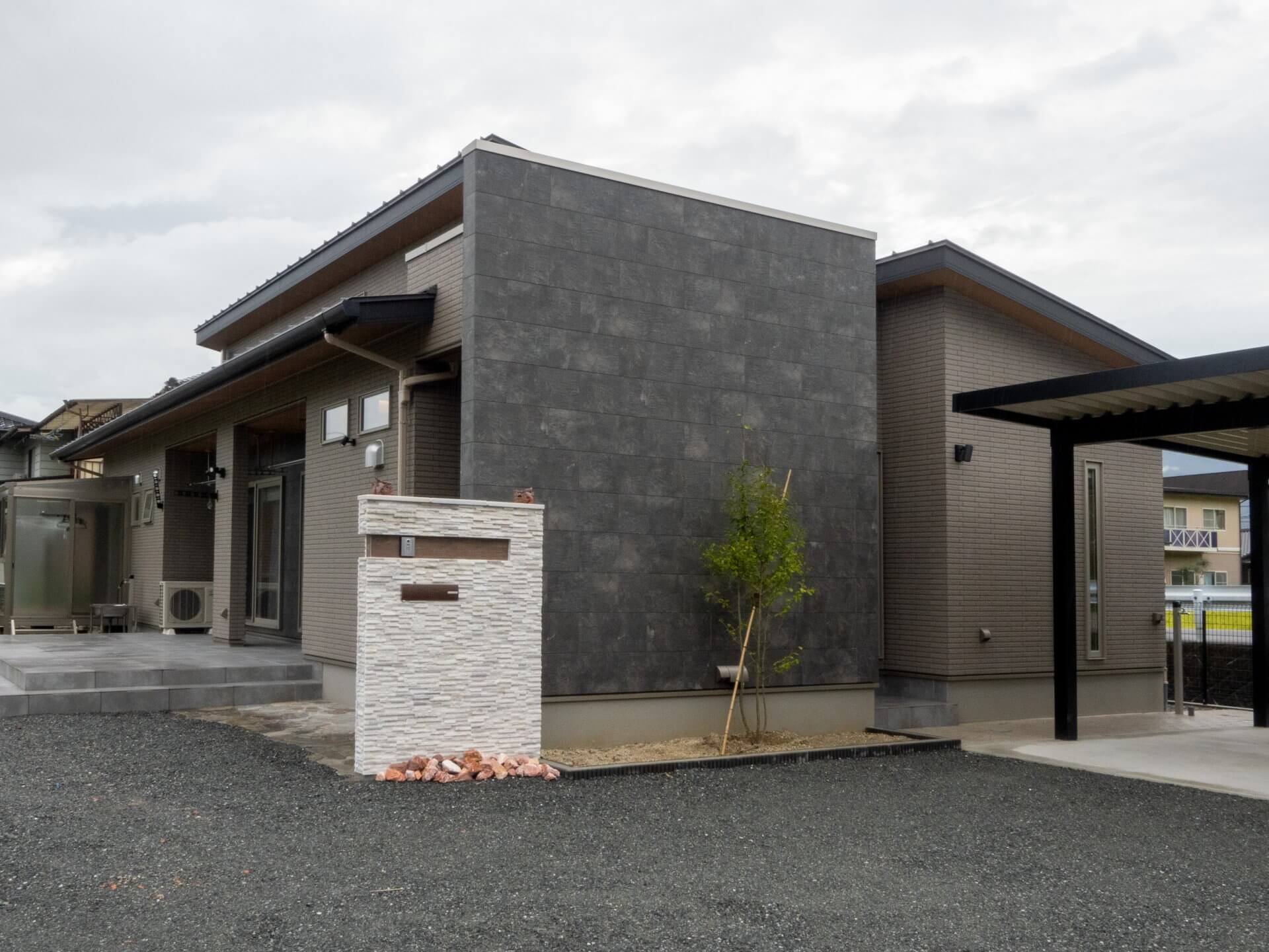 りりあん ページ イオニア｜600×300平（外床用グリップタイプ） - タイルメーカー