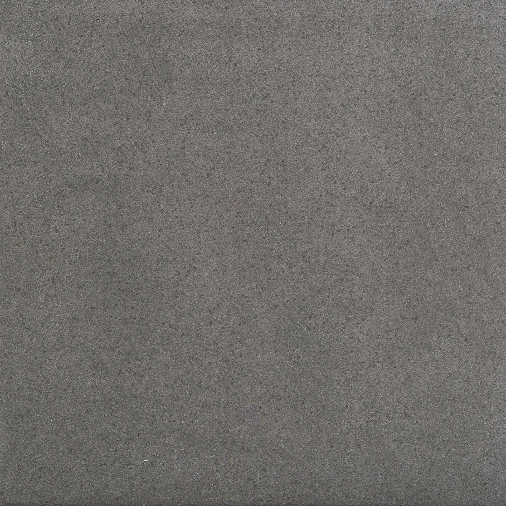 落ち着きのある黒の床タイルが趣深いモデルハウス